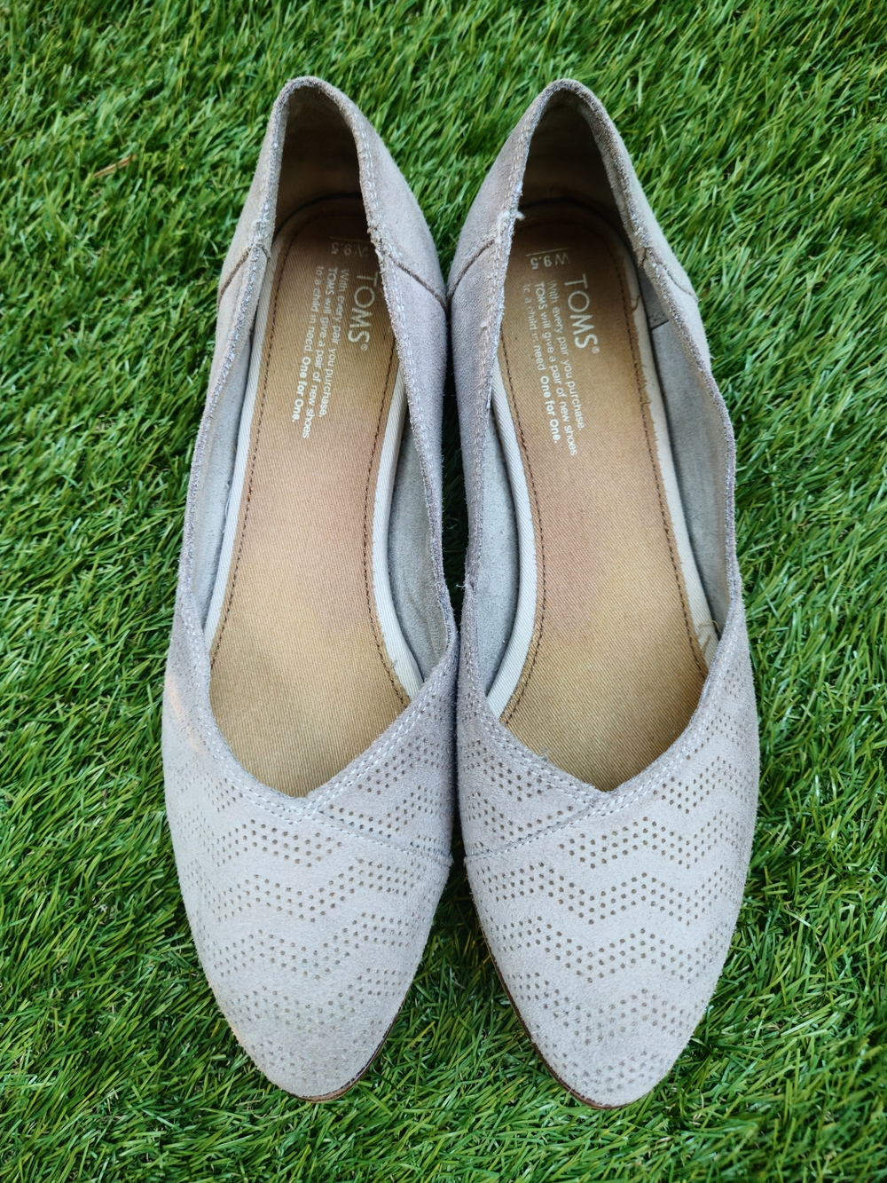 TOMS Gray Suede Perforated Pointed Toe Slip-On Flat Shoes Women’s Size 9.5